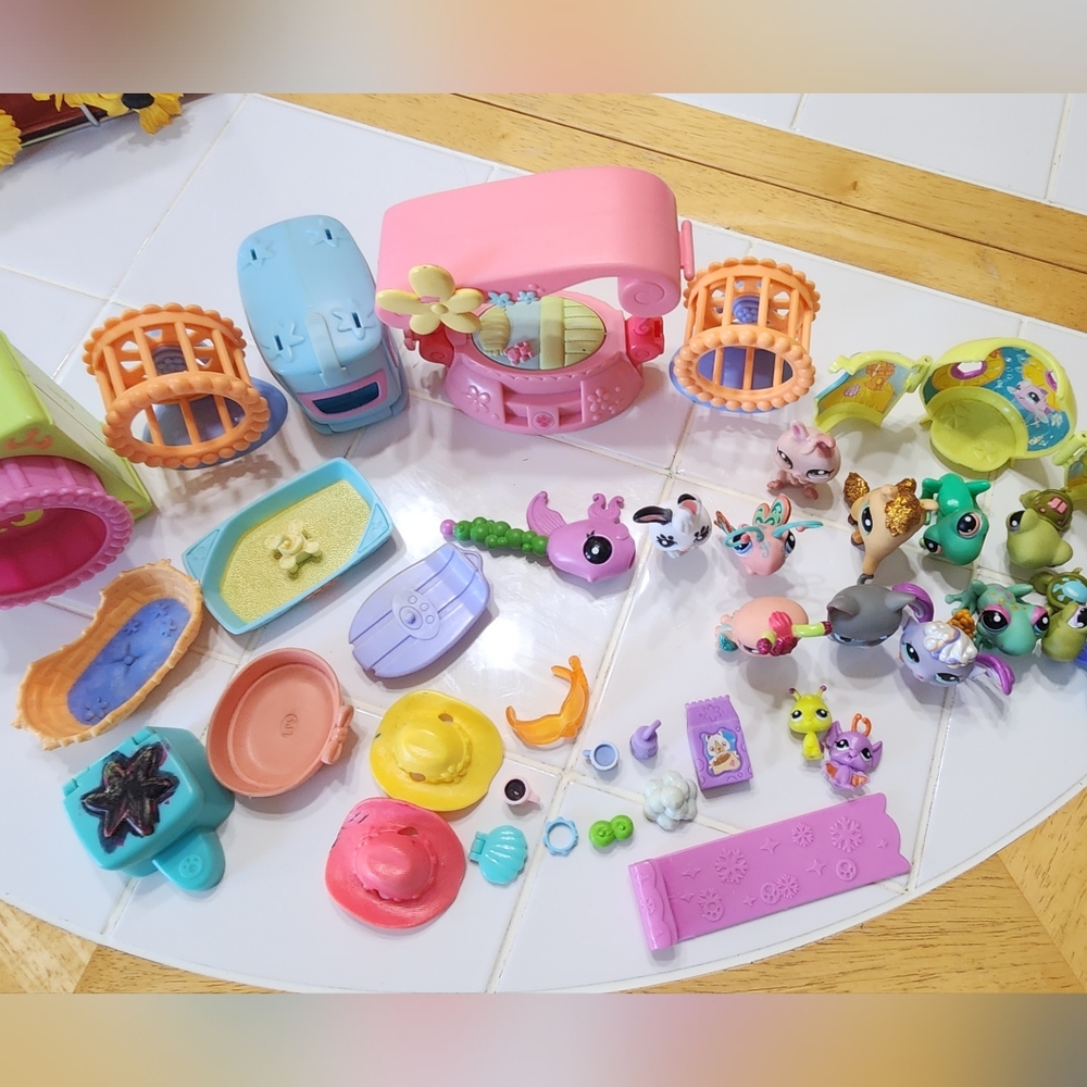 Littlest pet shop lot with accessories * large lot*